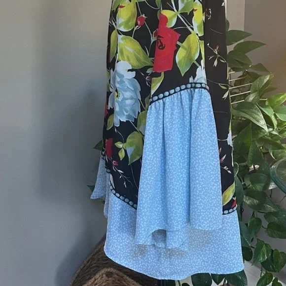 The Pioneer Woman Floral Tunic with Black and Blue Accents - Picture 8 of 8